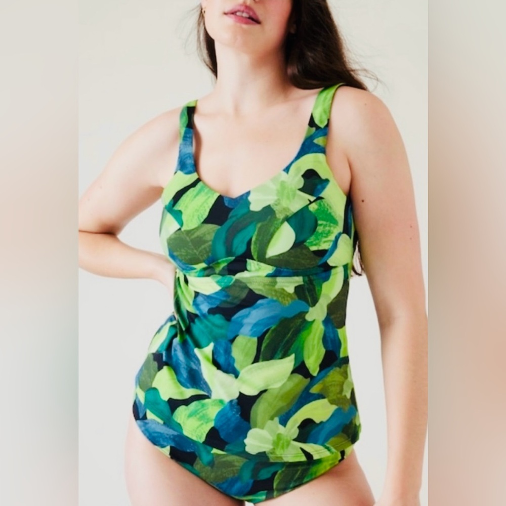 * New Athleta Bondi Bra Cup Tankini Swim Top 36 B / C Medium *